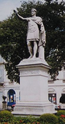 Standbeeld van Antoninus Pius te N&icirc;mes